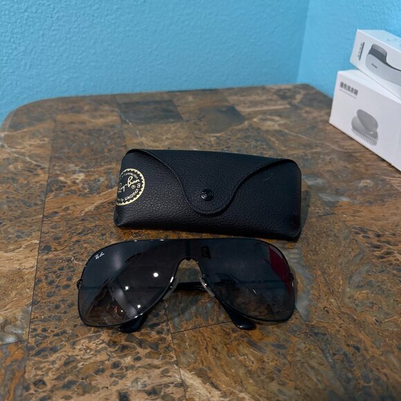 Ray-Ban Sunglasses - Picture 1 of 3